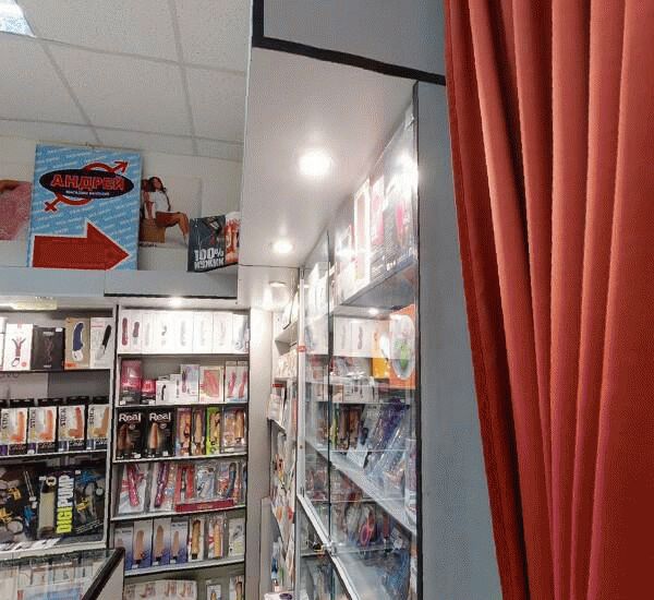 Банкомат Сбербанка России по адресу ул. Мельникайте,  126/3